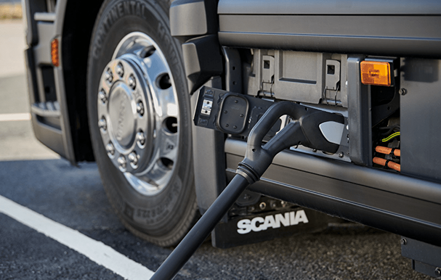 Scania iepazīstina ar daudzpusīgu hibrīda kravas automašīnu