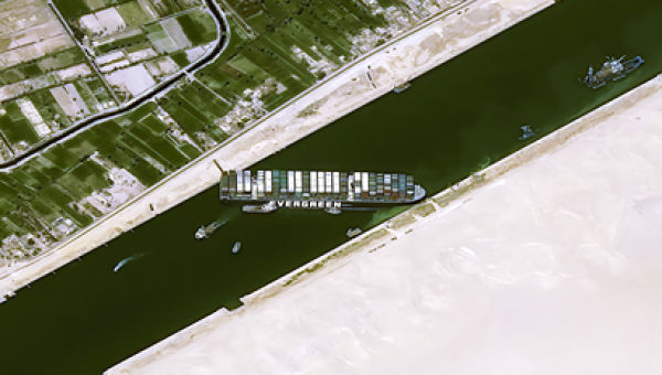Kā Suecas kanālā iesprūdušais konteinerkuģis ietekmē kravu pārvadājumu nozari?
