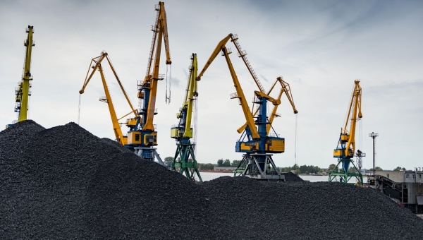 Latvijas ostās kravu apgrozījums šogad pieaug; īpašs nopelns oglēm 