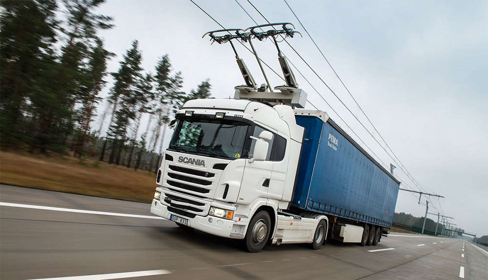 Vācijā atklāj elektrisko autobāni kraviniekiem