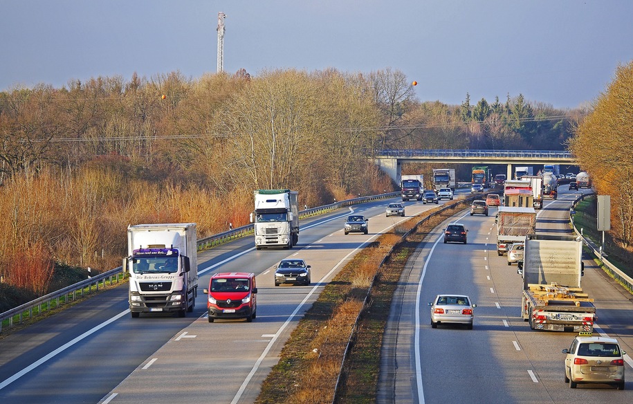 Latvija un vēl astoņas ES valstis cīnās pret atsevišķām kravu autopārvadājumu reformas normām